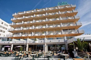 Outdoor dining - BJ Playa Blanca (Sant Llorenc des Cardassar)