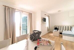 Living area - Cala Blanca Apartments (Ciutadella de Menorca)