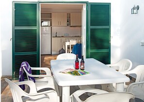 تناول الطعام بالخارج