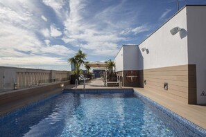 حمّام سباحة خارجي