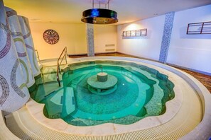 Piscine couverte, piscine extérieure