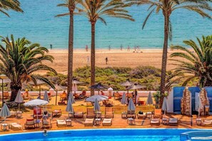 Piscine couverte, piscine extérieure