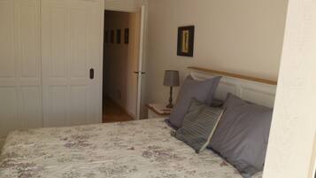 2 chambres, fer et planche Ă repasser, Wi-Fi, draps fournis