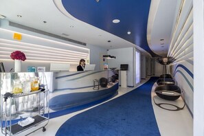 Dining - Room Mate Emma (Barcelona)