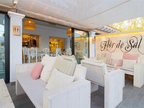 Outdoor dining - Cabau S Argamassa Villas (Santa Eulalia del Rio)