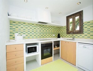 Private kitchen - Cabau S Argamassa Villas (Santa Eulalia del Rio)