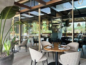 تناول الطعام بالخارج