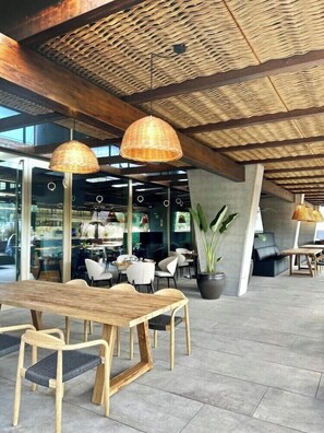 Outdoor dining - SB Win (Sant Feliu de Llobregat)