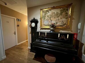 المنشأة من الداخل