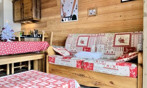 Living area - Apartments for 6 People (Huez)