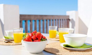 Outdoor dining - Penthouse in Calahonda With Sea Views (Mijas)