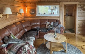 Smart TV, fireplace - Awesome home in Ljørdalen with sauna (Ljørdalen)