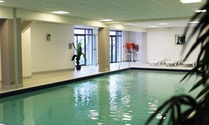 Outdoor pool, a heated pool - Apartment Near Pic du Midi Observatory (Bagnères-de-Bigorre)