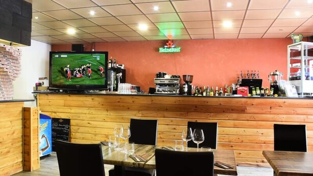 Bar (on property) - Apartment Near Pic du Midi Observatory (Bagnères-de-Bigorre)