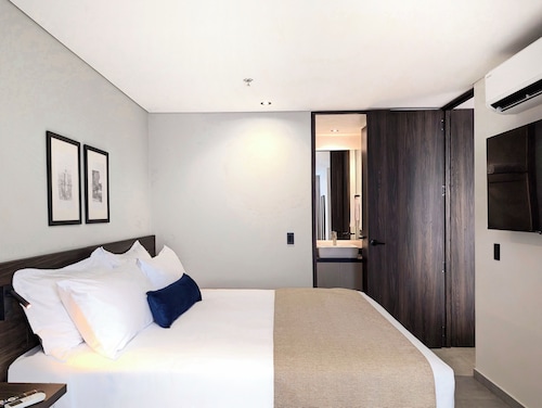 Laureles Selection Suites