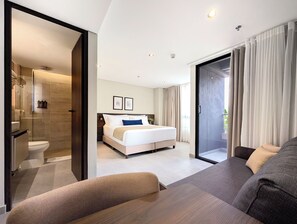 Standard Suite, Balcony | In-room safe, desk, blackout drapes, iron/ironing board - Laureles Selection Suites (Medellin)