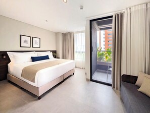Standard Suite, Balcony | In-room safe, desk, blackout drapes, iron/ironing board - Laureles Selection Suites (Medellin)