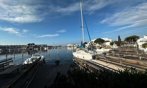 Marina - Apartment in Port Camargue With Marina View (Le Grau-Du-Roi)