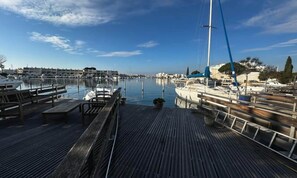 Marina - Apartment in Port Camargue With Marina View (Le Grau-Du-Roi)