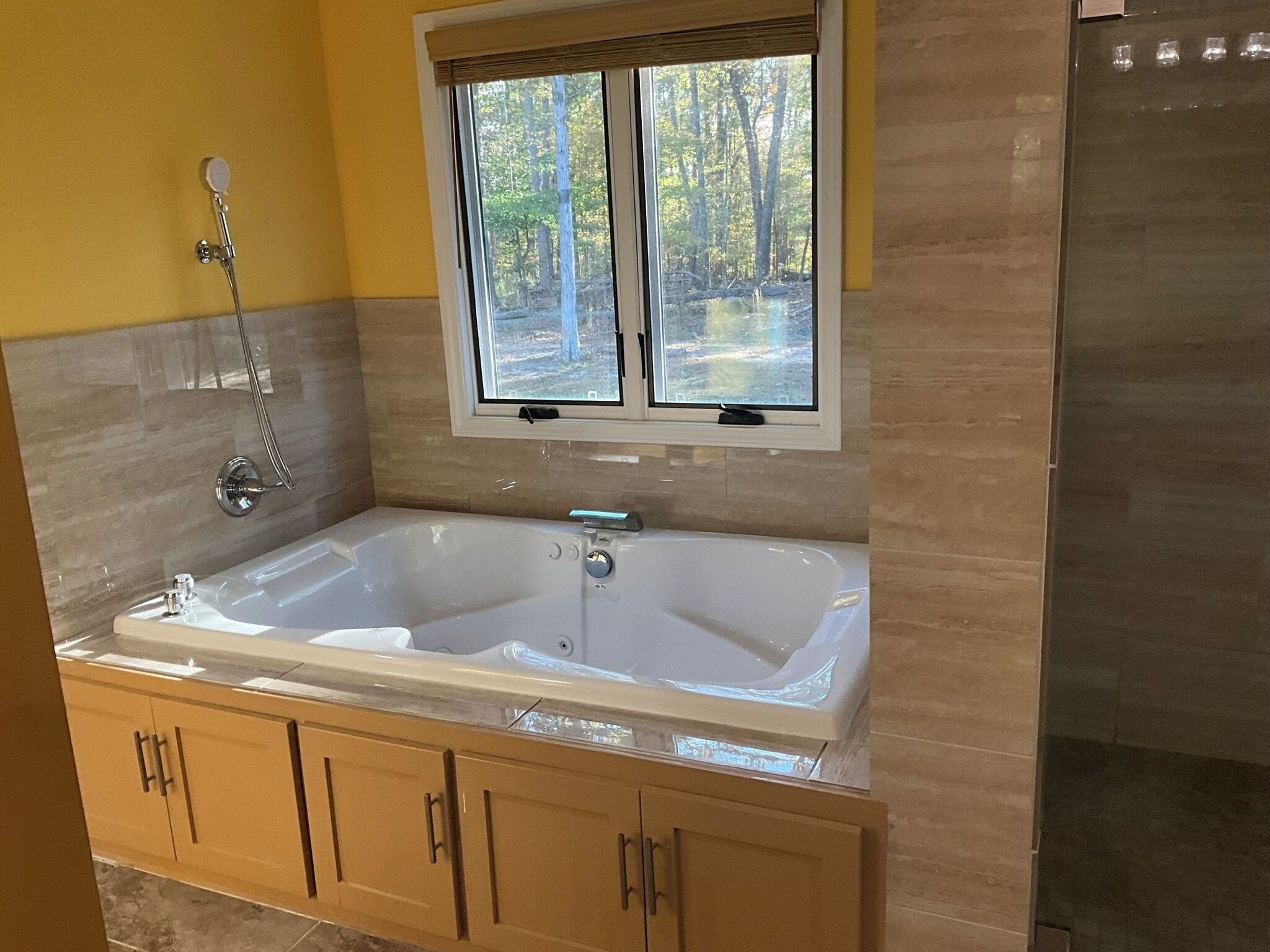 Jetted bath, hair dryer, bidet, towels