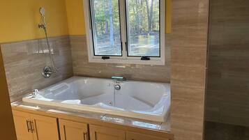 Jetted bath, hair dryer, bidet, towels
