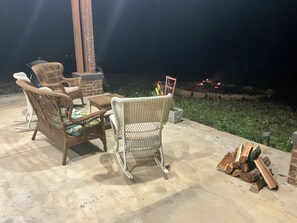 Terrace/patio - Villa in the middle of the Forest near waterfalls (Tullahoma)