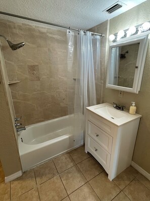 Hair dryer, towels, soap, toilet paper - Nature lovers and fisherman enjoying Florida nature (St. Cloud)