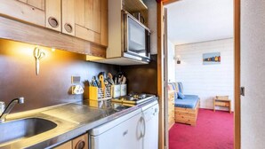 Coffee/tea maker, fridge, oven, dishwasher - Apartment in Les Coches Near Ski Slopes (La Plagne-Tarentaise)