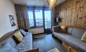 Living area - Welcoming and Bright Apartment Wifi (Tignes)
