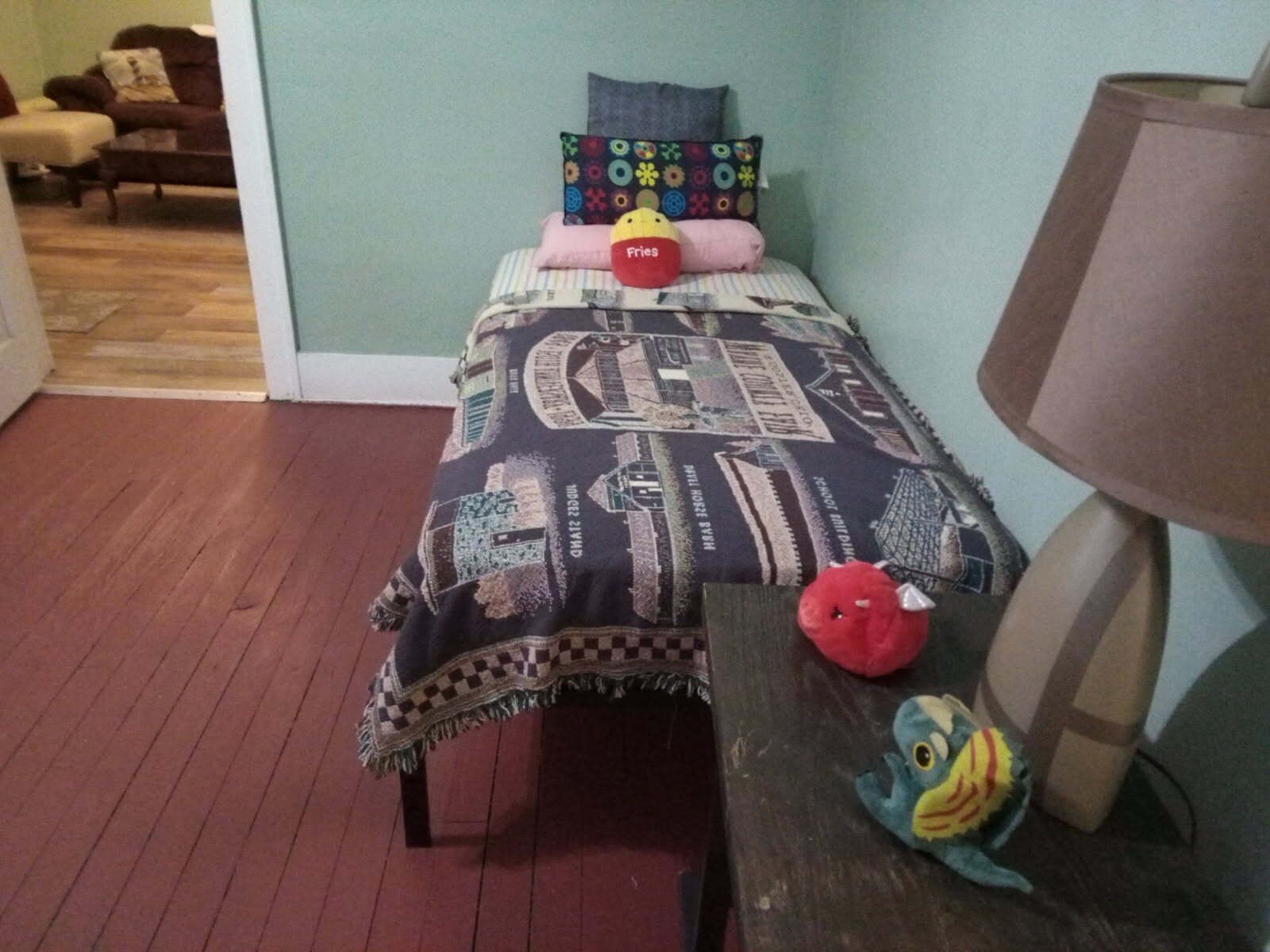 3 habitaciones, tabla de planchar con plancha, wifi y ropa de cama 