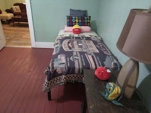 3 habitaciones, tabla de planchar con plancha, wifi y ropa de cama