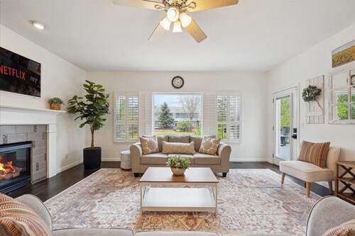 Spacious Stay for Family Getaways and Work Trips in Centennial/Aurora