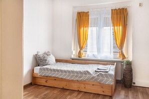 3 bedrooms, iron/ironing board, WiFi, bed sheets