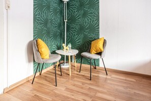 Interior - Apartment "Rose" with Private Garden, Fully Equipped Kitchen and Wi-Fi (Neustadt an der Orla)