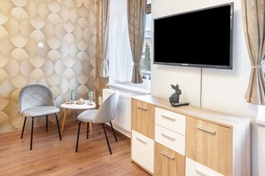 Interior - Room 'Rose' with Private Terrace, Private Garden and Wi-Fi (Neustadt an der Orla)