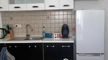 Microwave, oven, stovetop, coffee/tea maker