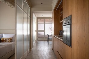 4 bedrooms, desk, iron/ironing board, free WiFi - Hillel Grand Suite - Four Bedroom Apartment, Sleeps 9 (Jerusalem)