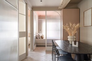 4 عدّة غرف نوم ومكواة/لوح كي وواي فاي مجانًا