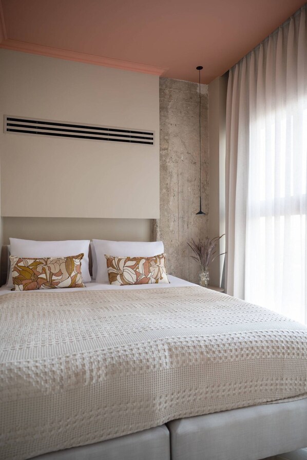 2 bedrooms, desk, iron/ironing board, free WiFi