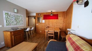 Living area - Apartment in Puy Saint Vincent With Pool (Puy-Saint-Vincent)