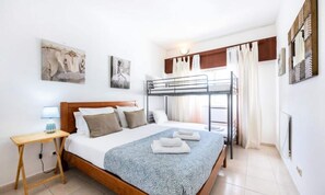 Iron/ironing board - Apartment in Lagos Near Stunning Beaches (Lagos)