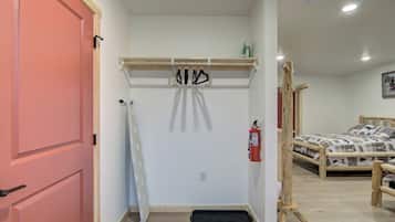 Iron/ironing board, free WiFi, bed sheets, wheelchair access