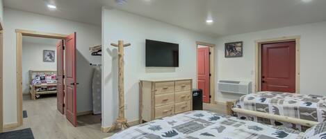 Een strijkplank/strijkijzer, gratis wifi, beddengoed, rolstoeltoegang