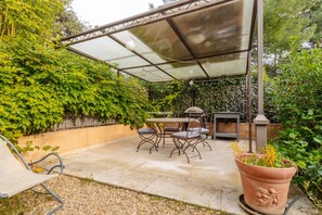 Outdoor dining - Apartment 'L'arbousier' with Wi-Fi and Air Conditioning (La Cadière-d'Azur)