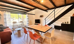 Dining - Apartment in Le Grau du Roi Near Beach (Le Grau-Du-Roi)