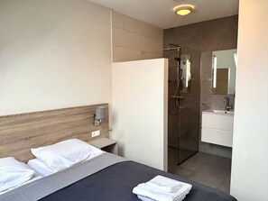 Apartment | 1 bedroom, soundproofing - Lodge Located on the Church Square (Zoutelande)