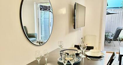 Cambridge Cozy Retreat House 2 Bedrooms 5 Sleeping