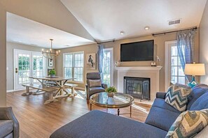 Smart TV, offices - Coastal Retreat Near Beach & Golf! (Hilton Head Island)