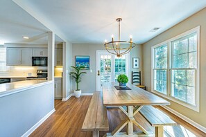 Dining - Coastal Retreat Near Beach & Golf! (Hilton Head Island)
