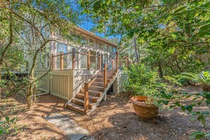 Exterior - Elegant Sea Pines Getaway Near the Beach! (Hilton Head Island)